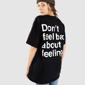 Petals and Peacocks Feeling T-Shirt black