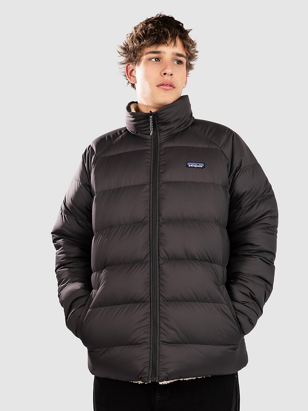 Patagonia Reversible Silent Down Jacke black